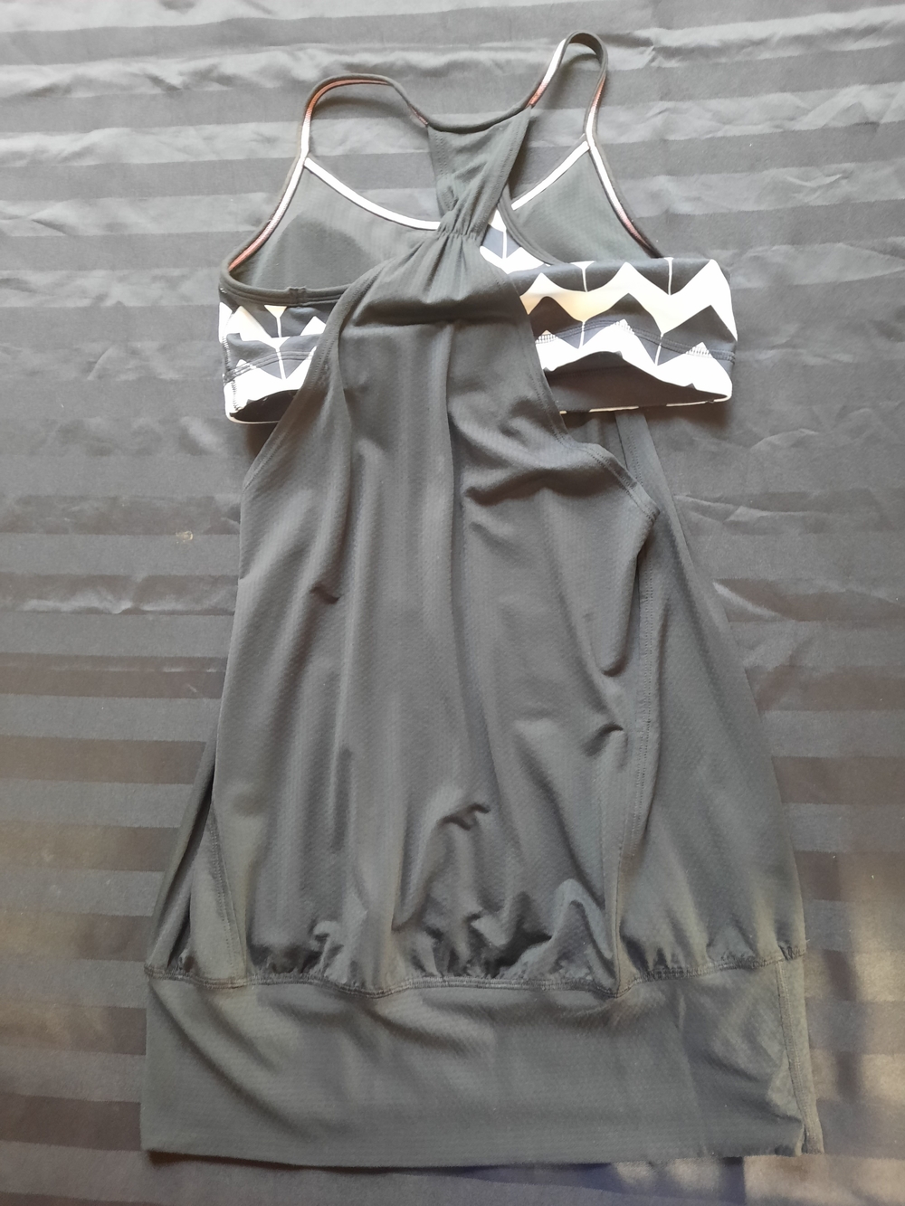 Lululemon Athletica Run For Your Life Black Layer Tank with Chevron Back Detail - Picture 4 of 4